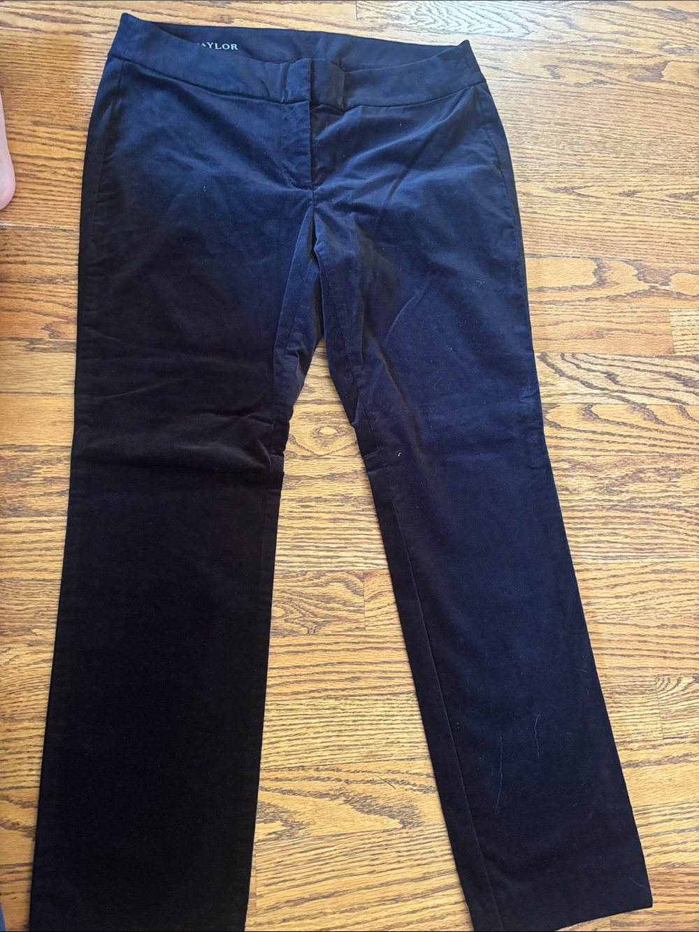 Taylor women’s  Black Corduroy Straight-Leg Pants size 10p
